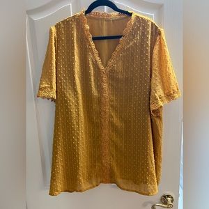 Super cute yellow blouse